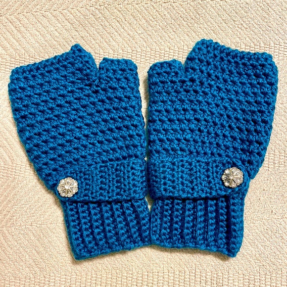 Beautiful knitted gloves. New. - Picture 1 of 2